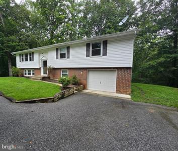 905 FLAVIA COURT