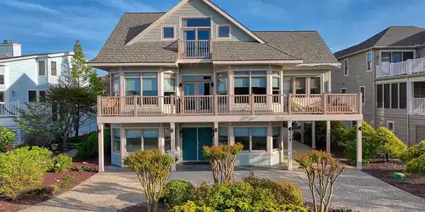 109 BREAKWATER REACH