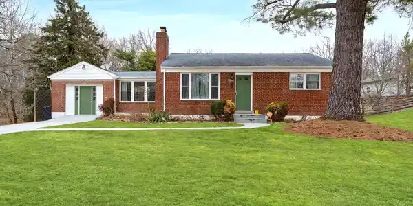 3270 GREEN MEADOWS DRIVE
