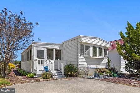 822 BAHIA DRIVE