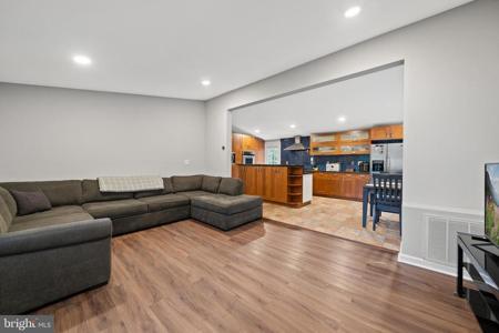 8524 STOCK DRIVE