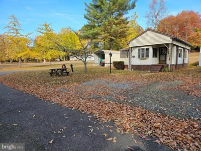 33,34 HIAWATHA DRIVE