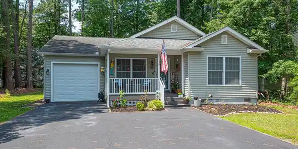 10 MAGNOLIA PLACE