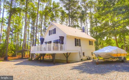 812 PINEHURST DRIVE