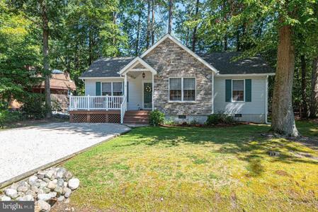 4 AMBLESIDE COURT