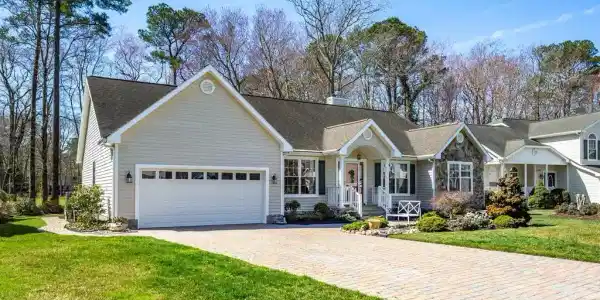 6 GREENS COURT