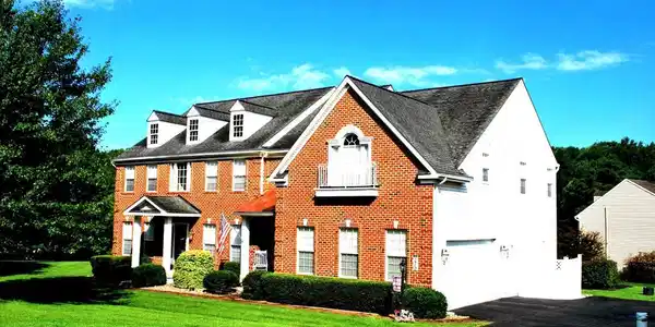 279 WOODROW LANE
