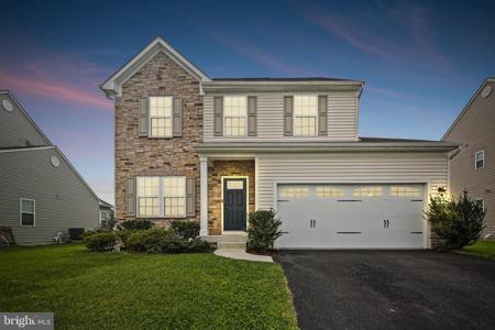 902 WHITE HAWK COURT