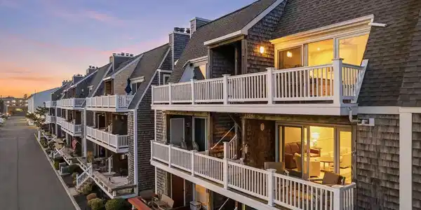 1304 HARBOUR COVE
