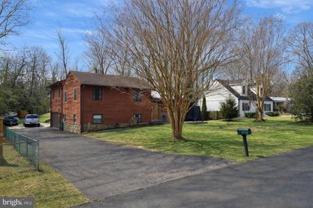 326 CEDAR LANE