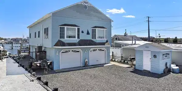 21 BAY AVENUE