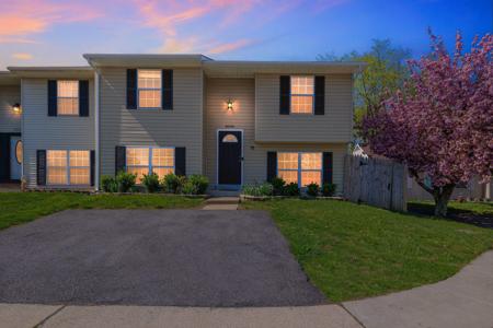 8090 ROUND TABLE COURT