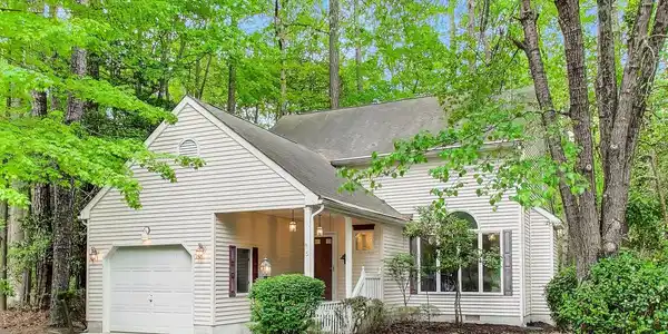 5 LITTLE JOHN COURT
