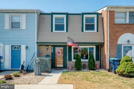 696 SHORE DRIVE