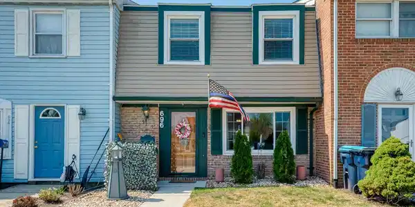 696 SHORE DRIVE