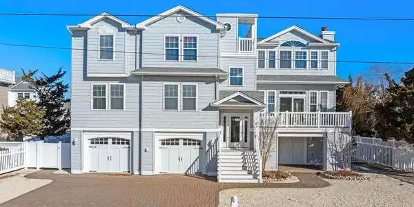 9 SUMNER AVENUE