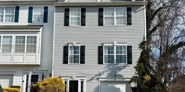 8215 MOFFAT RUN