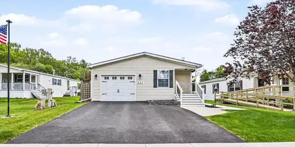 123 WOODS WAY