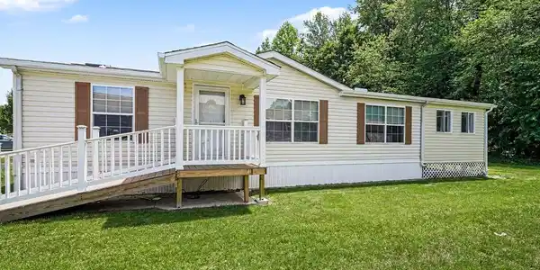 226 WOODS WAY