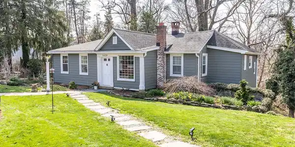 1438 RIDGEWAY