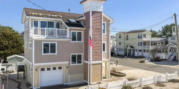 25 JULIA AVENUE