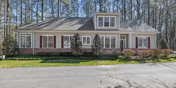 5 FREEPORT LANE