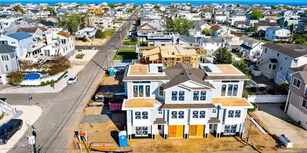 1715 BAY TERRACE