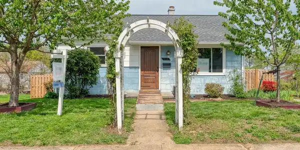 147 BAY BLVD