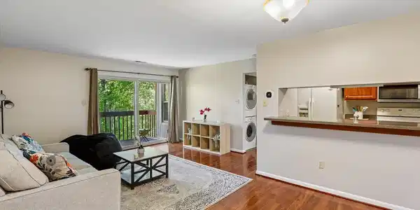 4 BANYAN WOOD COURT