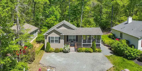 6 SOUTHWIND COURT
