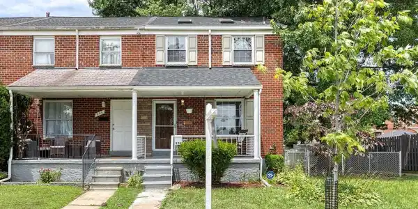 958 MIDDLEBOROUGH ROAD
