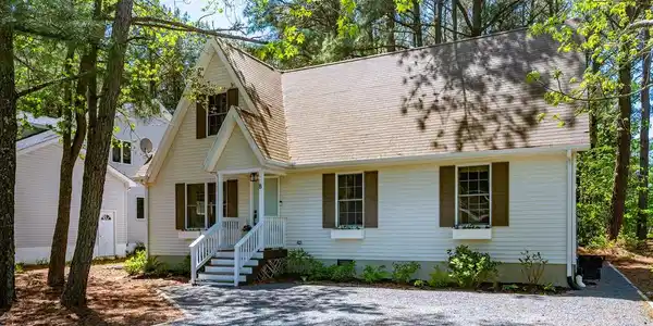 8 BRIDGEWATER ROAD
