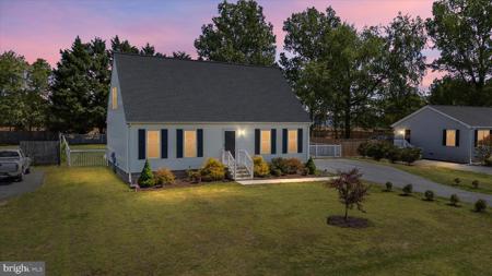 221 APPLE LANE