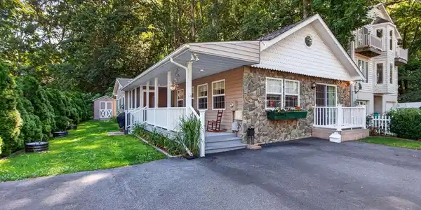 33641 WOODLAND CIRCLE