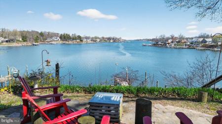 852 RIVERSIDE DRIVE