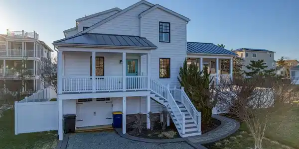 7 REHOBOTH AVENUE