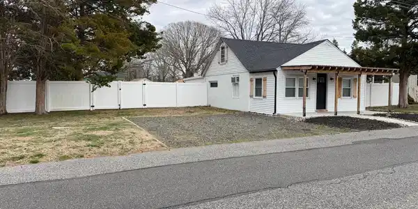 25 MATTHEWS AVENUE