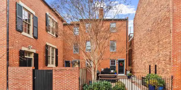 132 LEE STREET