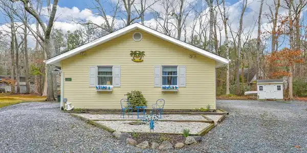20 SOUTHWIND COURT