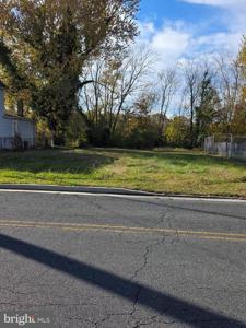 819 MACES LANE