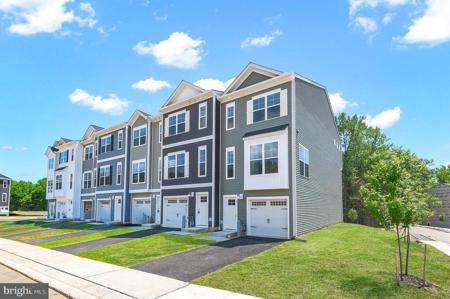 718 BUR OAK COURT