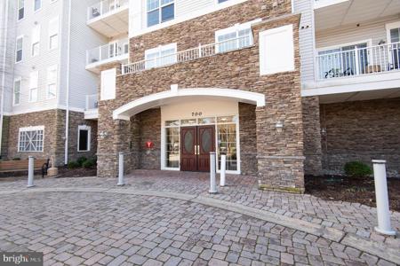 700 CATTAIL COVE