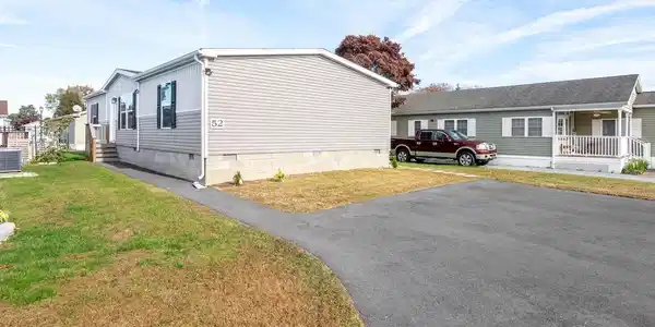 52 COLONIAL LANE