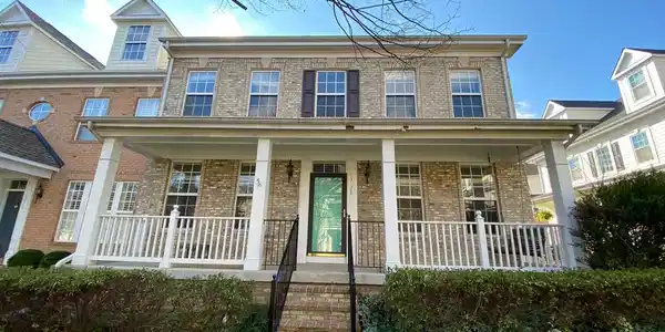 13822 CUSTIS SQUARE