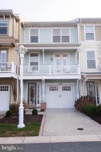 2820 PERSIMMON PLACE
