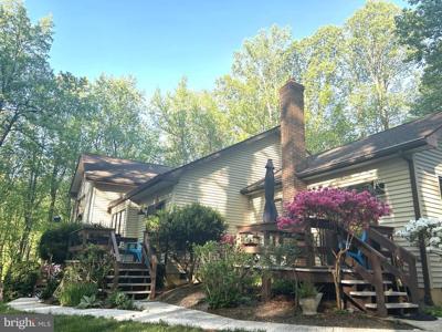 3741 PINEWOOD COURT