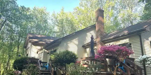 3741 PINEWOOD COURT
