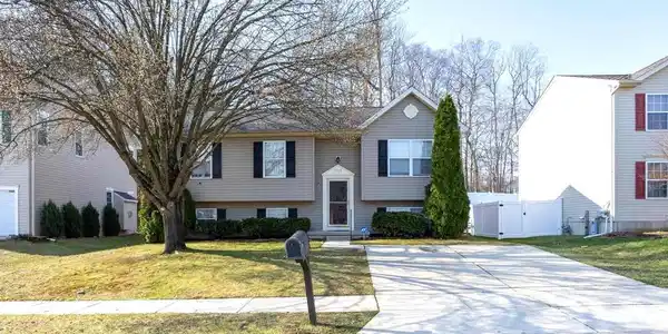1113 WALNUT HILL COURT