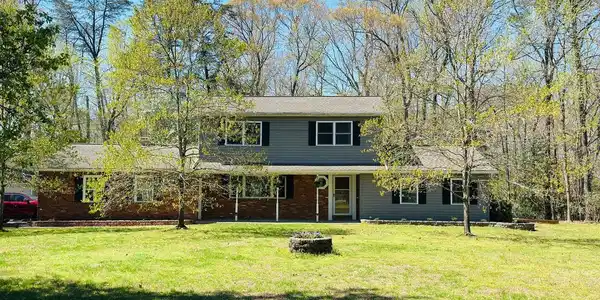 2420 CECIL LANE