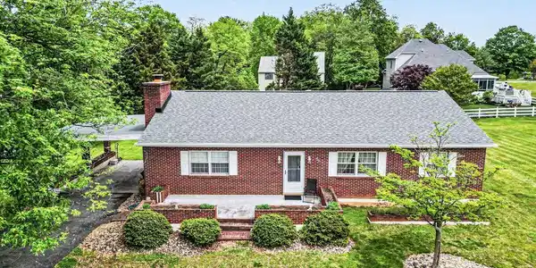 52 ARDEN ROAD